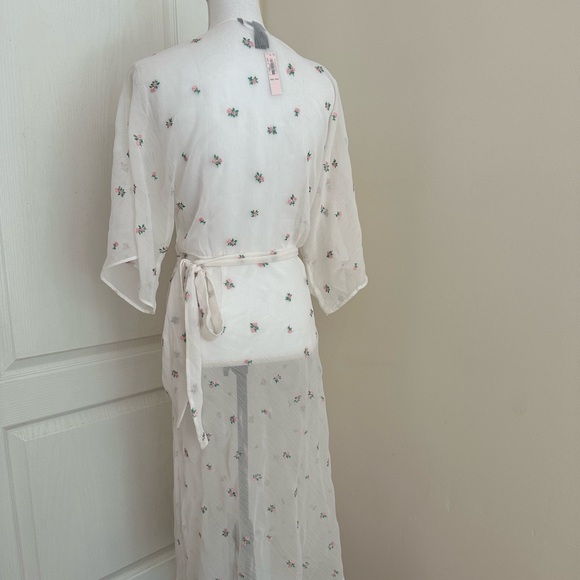 NWT Victoria's Secret White Sheer Long Floral Embroidered Robe, Sz XS/S - Picture 7 of 13